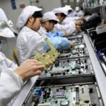 Es gibt großen Zeitdruck, wenig Pausen.
Wer zu langsam arbeitet oder Fehler macht, wird beschimpft.