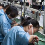 Es fehlt Schutzkleidung bei der Arbeit mit giftigen Chemikalien, oder wir sind gezwungen Handschuhe auszuziehen, damit wir schneller arbeiten.