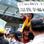 2010 haben sich fast 20 Mitarbeiter*innen wegen schlechter Arbeitsbedingungen das Leben genommen.